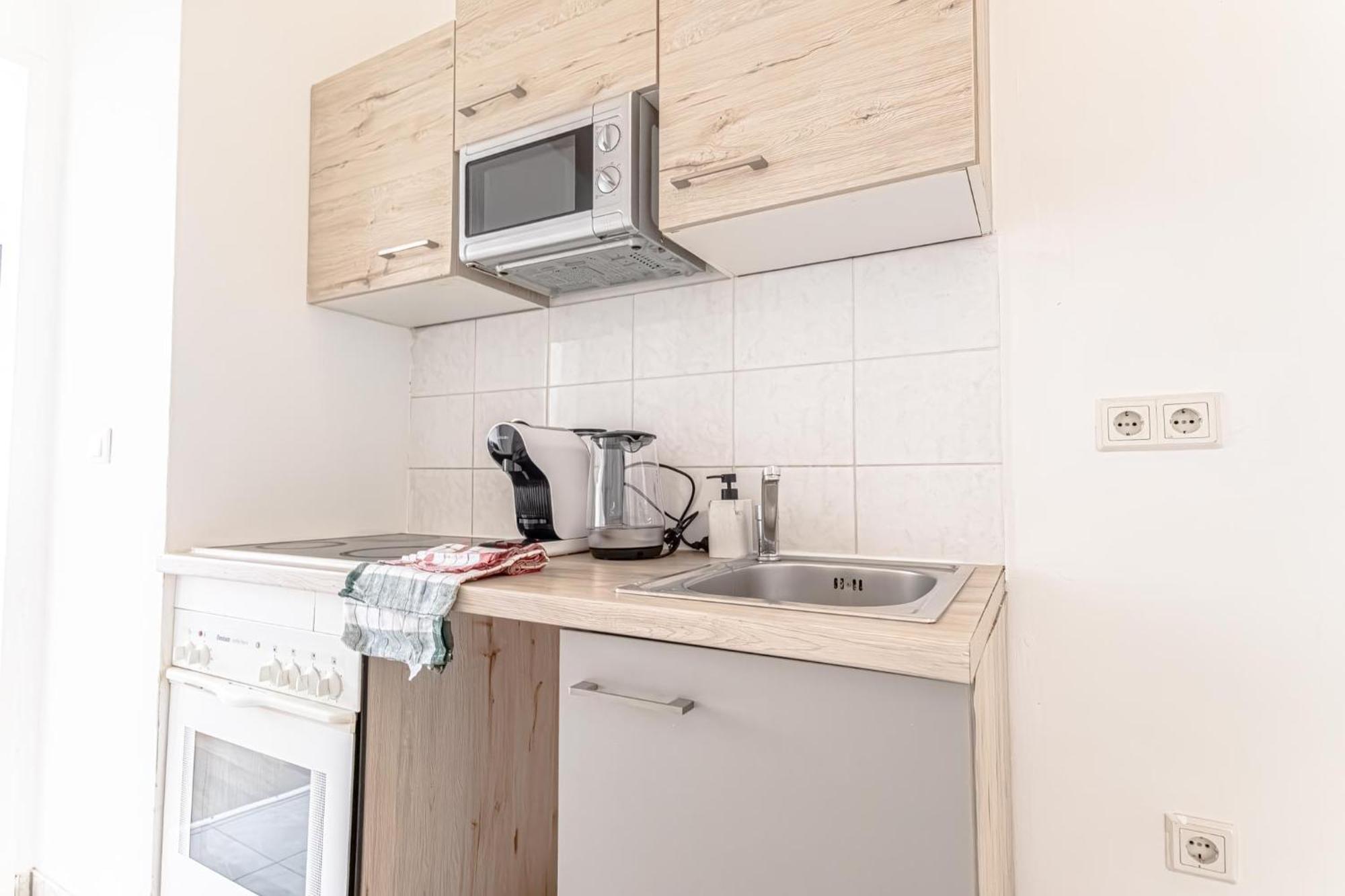 Explore Vienna 2Br And 1Lr Retreat Near Westbahnhof Exterior photo