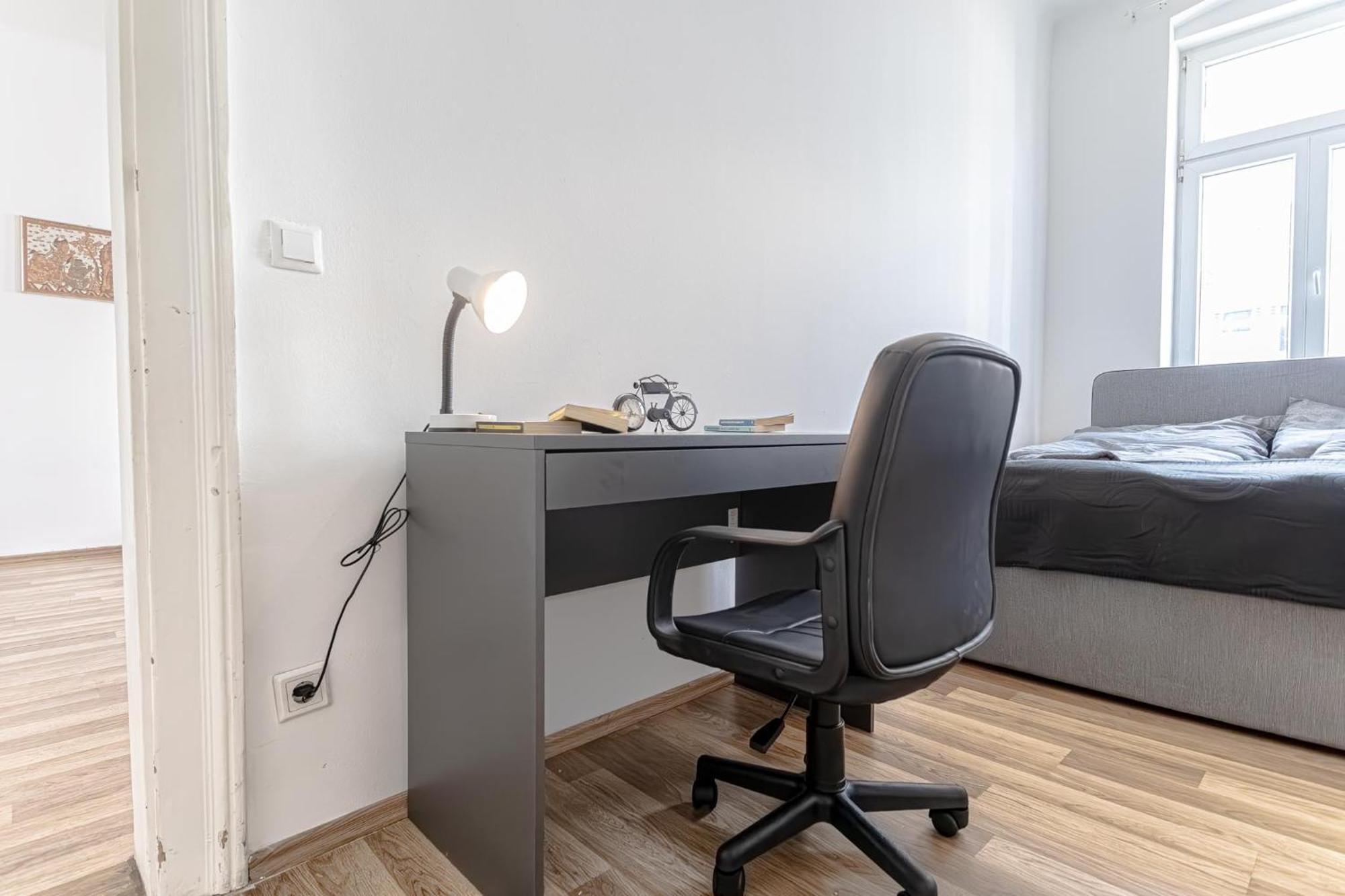 Explore Vienna 2Br And 1Lr Retreat Near Westbahnhof Exterior photo